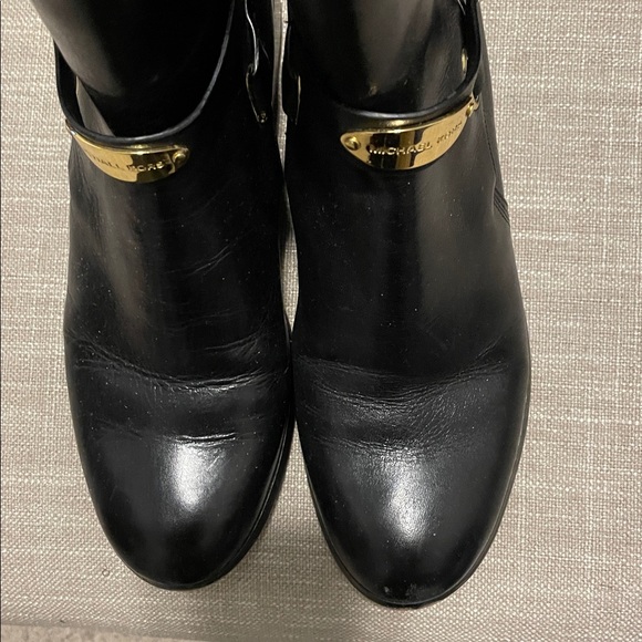 Michael Kors Arley Ankle Boots Black Leather Size 8 Logo Plaque Accent Bloc Heel - Picture 8 of 8